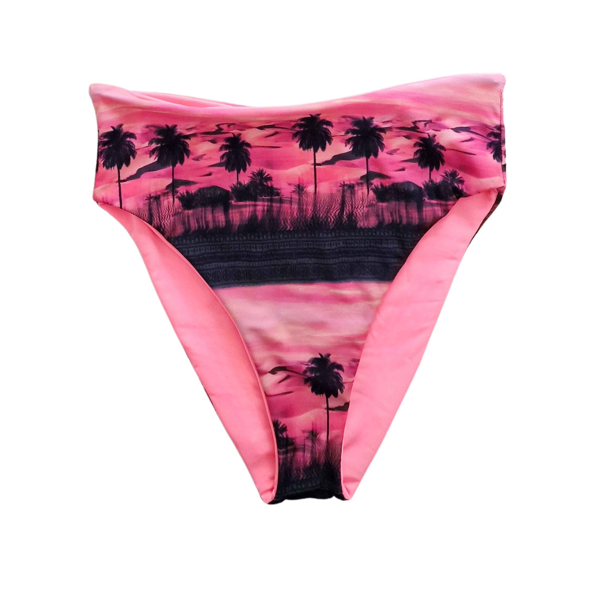 Bikini de tiro alto. Estilizada y cómoda