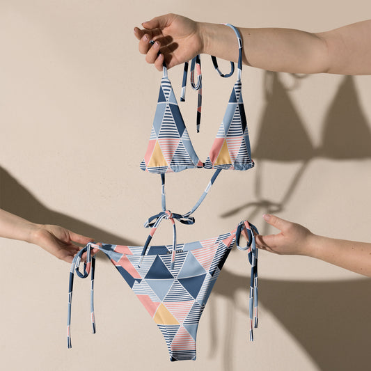 Bikini de estampado geométrico con tejido reciclado